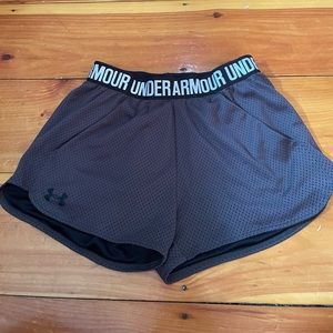 Under armor sporty shorts
